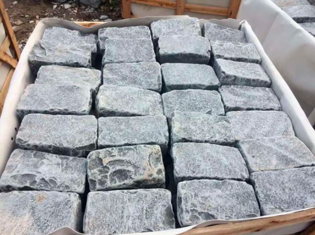 G684 Black Basalt Cobblestone